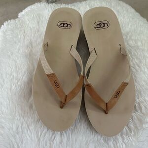 UGG Women's Cream and Tan Flip Flops. Size 6